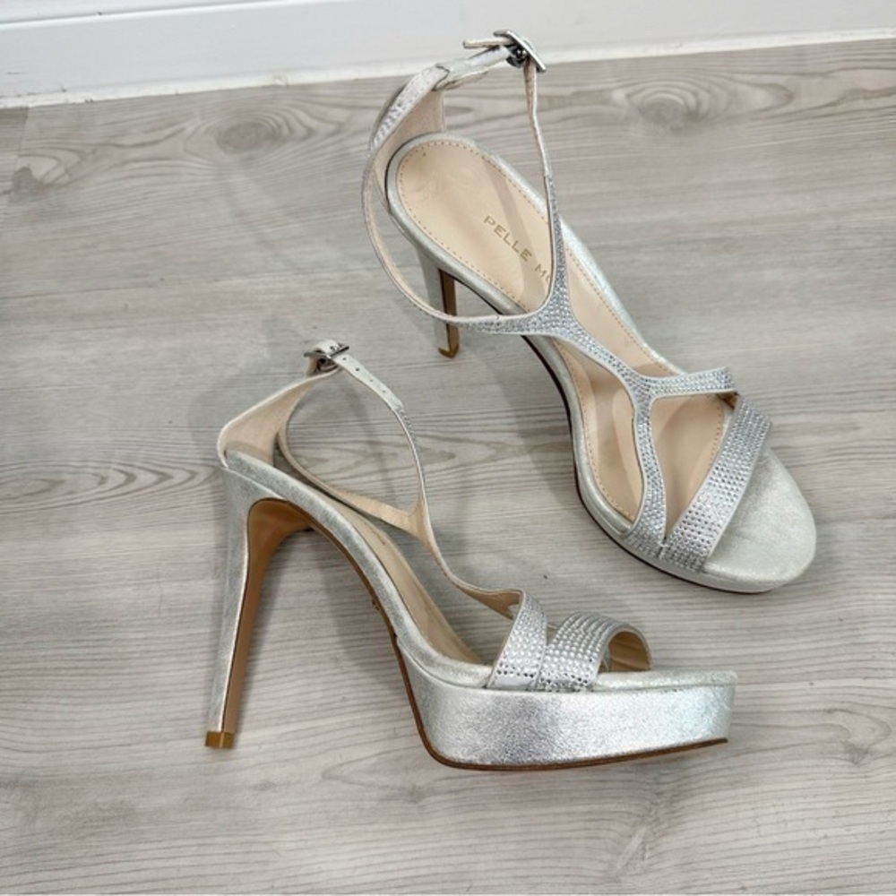 NWOT Pelle Moda‎ Onora Rhinestone T-Strap Platform Sandal Heels Silver Size 8.5